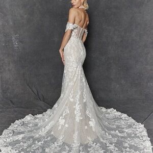 Elegant White Lace Wedding Dress